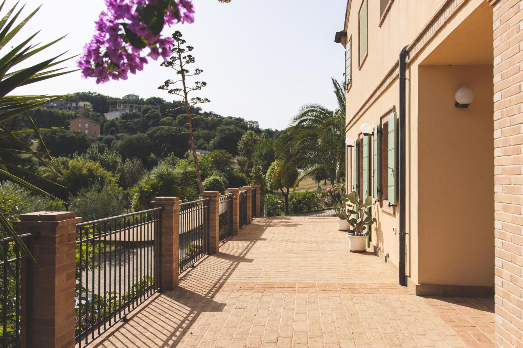 Villa Mariposa Чивитанова-Марке Экстерьер фото